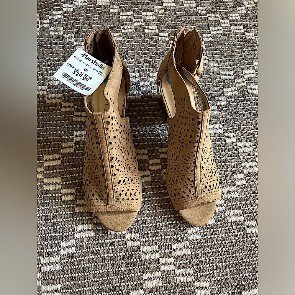 Nude peep toe wedged heels